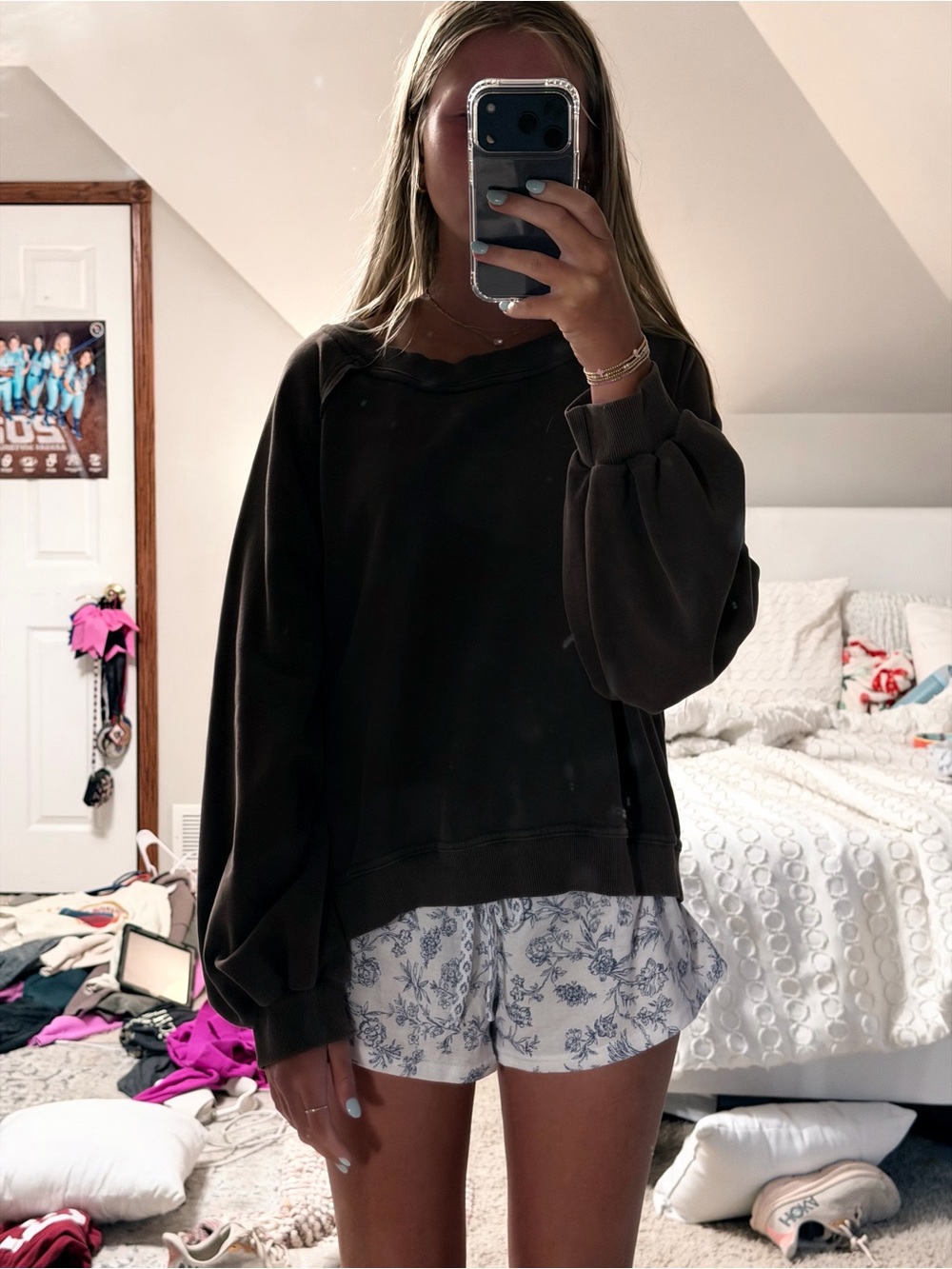 eesome Black Oversized Pullover Sweatshirt